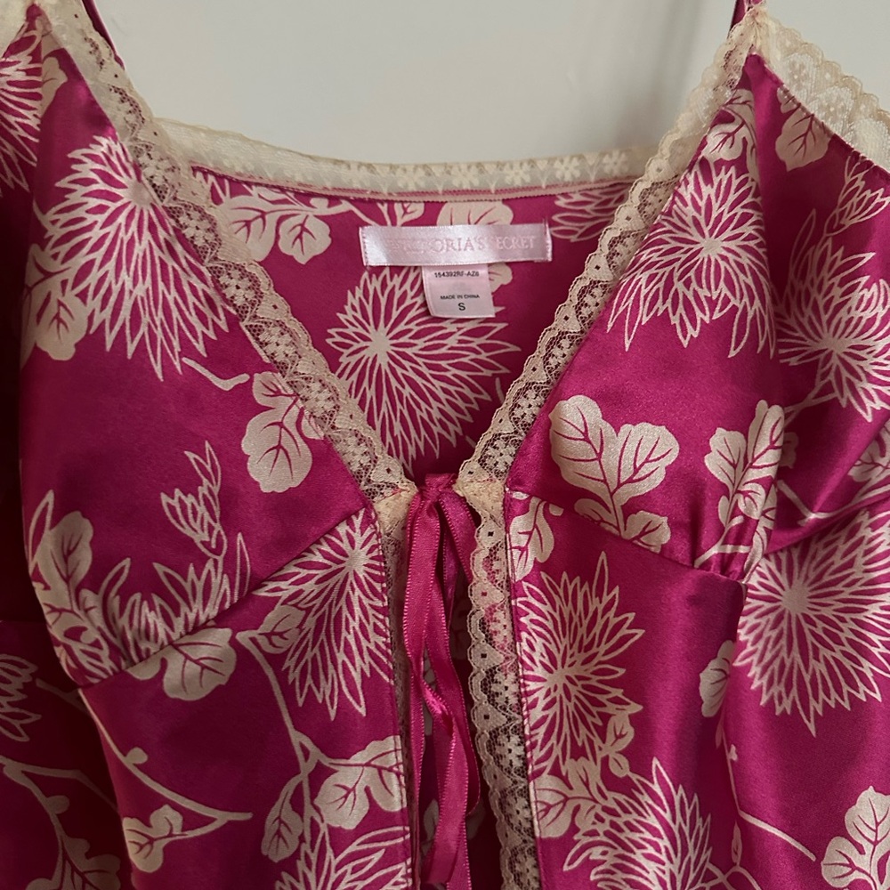 Vintage Victorias Secret Hot Pink Tie Front Slip With Cream Florals - Picture 3 of 4